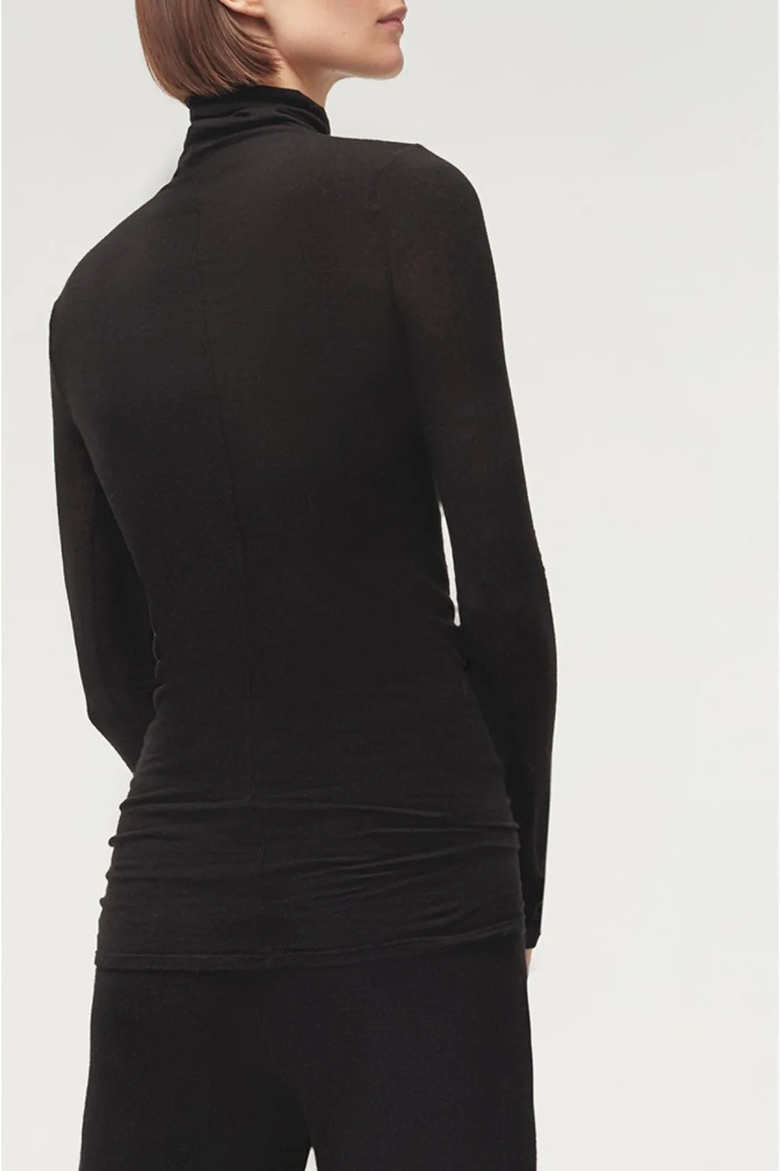 CASHMERE SKIN TURTLENECK