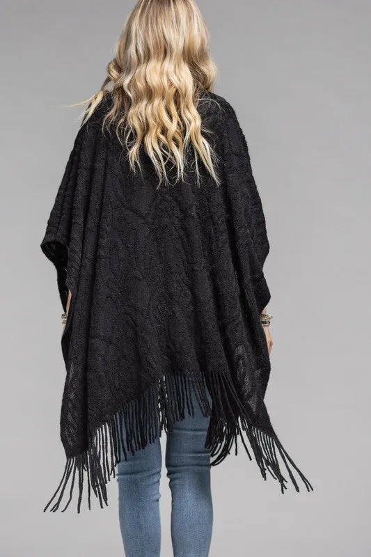 EMBOSSED PATTERN RUANA W/ TASSELS (BLACK)