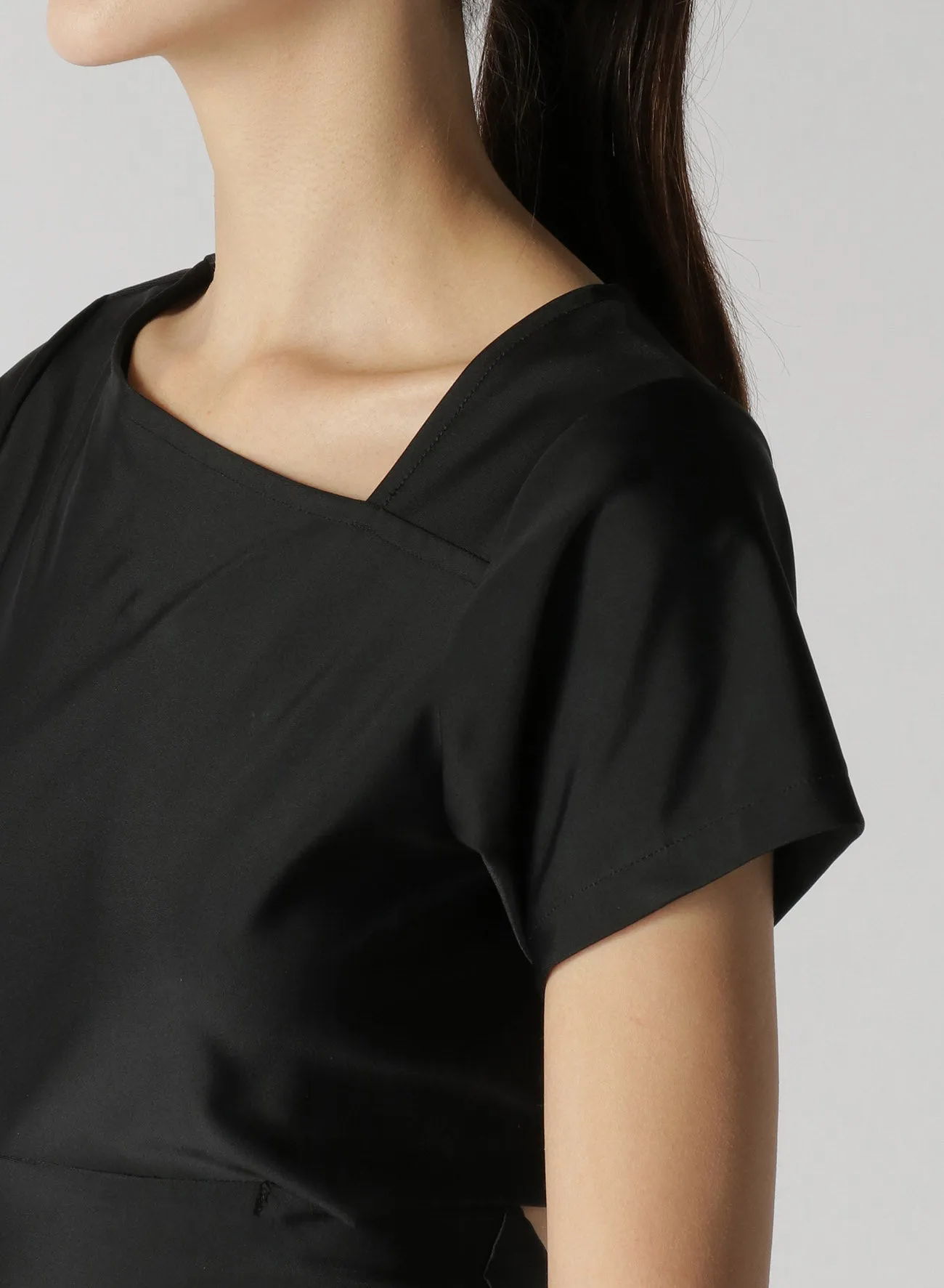 NYLON POLYURETHANE TRICOT MESH PLEATED T-SHIRT