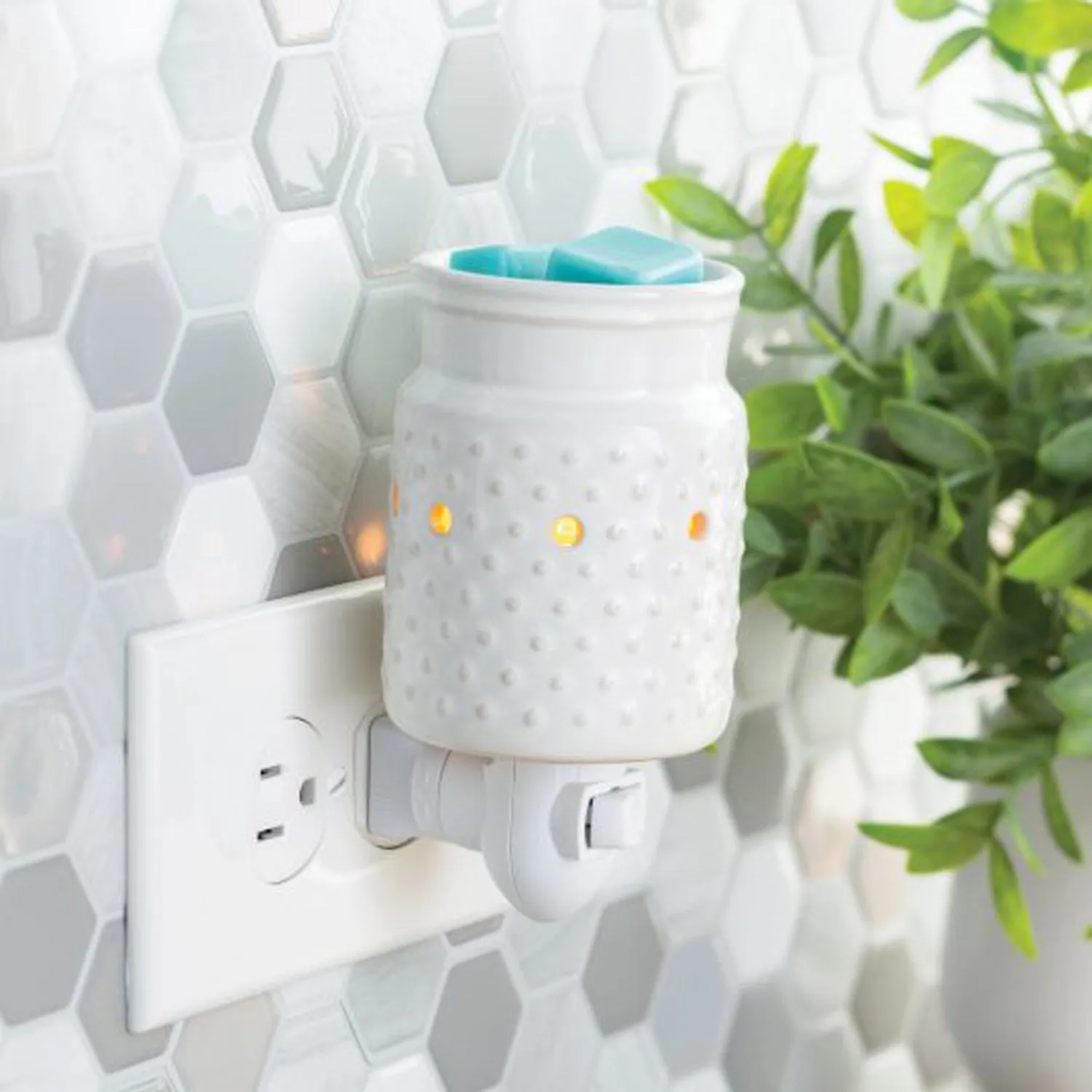 White Hobnail Pluggable Fragrance Warmer PIWHB